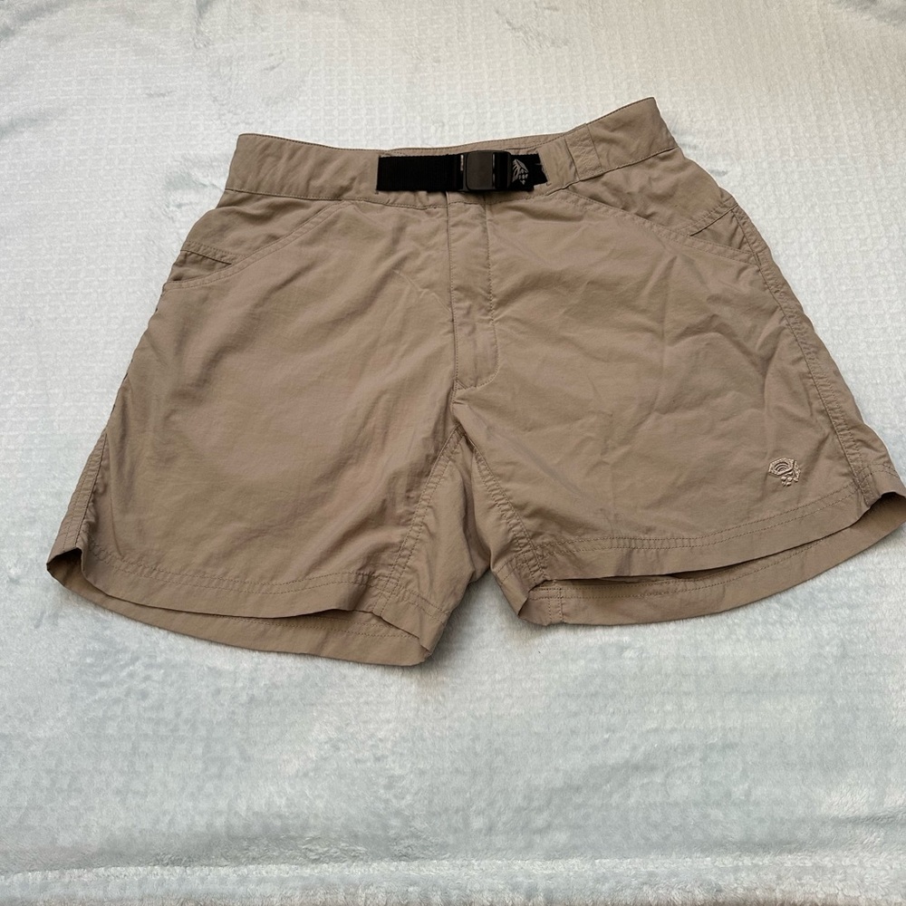 Mountain Hardware Women’s hiking shorts size 6
